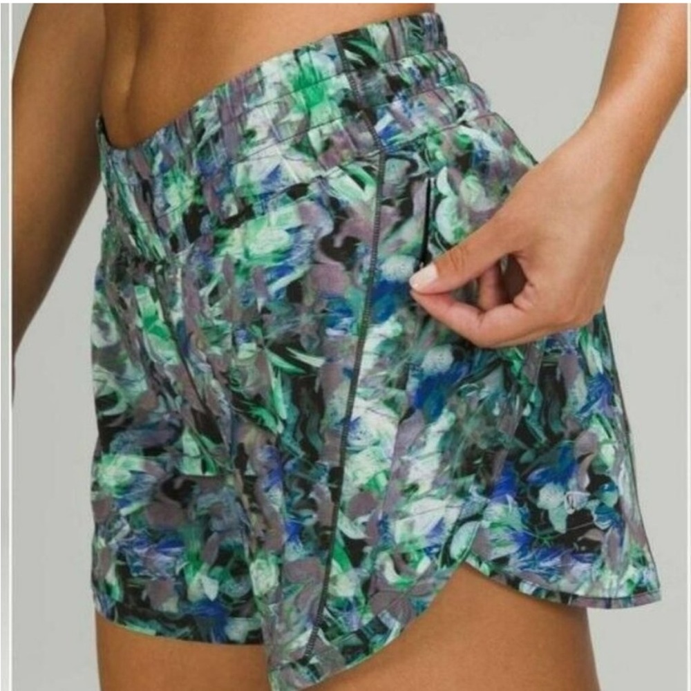 🍋 Lululemon Tracker Shorts: Long 4” in Rapid Flourish Multi